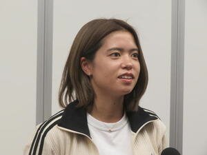 イングランド出発前に取材に応じたサッカー女子日本代表MF長谷川唯(撮影･佐藤成)