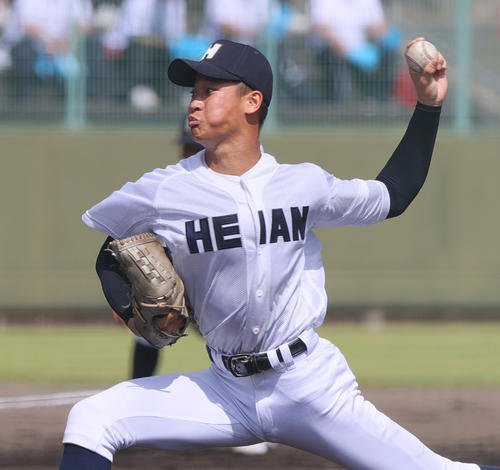 京産大付対龍谷大平安　龍谷大平安先発の高信(撮影･上山淳一)