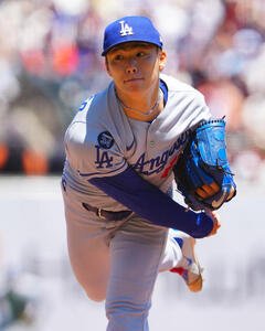 ジャイアンツ対ドジャース　力投するドジャース先発の山本(撮影･垰建太)