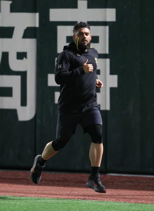 軽めのランニングで調整するオスナ(撮影･梅根麻紀)