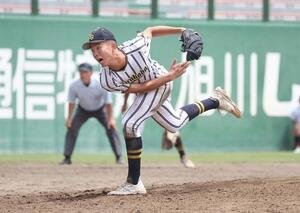 白樺学園対クラーク　力投する冨沢(撮影･黒川智章)