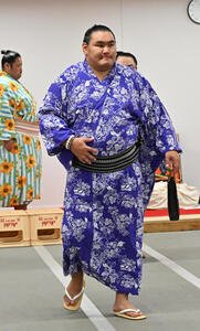 安青錦に敗れ、引き揚げる豊昇龍(代表撮影)