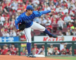 広島対DeNA　力投するDeNA先発の東(撮影･加藤孝規)