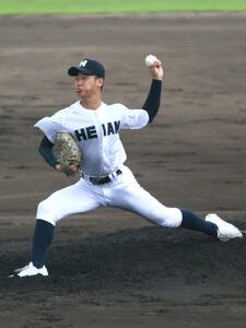 日星対龍谷大平安　先発し力投する龍谷大平安･高信(撮影･一樹)