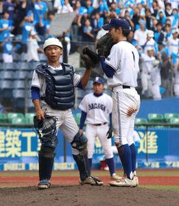 八千代松陰対長狭　八千代松陰対長狭　マウンドに集まる左から、長狭･繁田、加瀬＝(撮影･北村健龍)