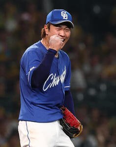 阪神対中日　完封勝利した高橋宏はガッツポーズする(撮影･上田博志)