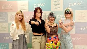 東京プリンセスカップ組み合わせ抽選で同じ山に入った(左から)宮本もか、山下実優、遠藤有栖、ハイパーミサヲ
