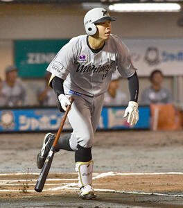 ソフトバンク対ロッテ　6回表ロッテ無死一塁、上田は勝ち越しの右越え2点本塁打を放つ(撮影･岩下翔太)