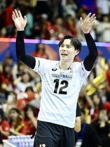 日本対アルゼンチン　アルゼンチンに勝利し、ファンの声援に応える高橋(撮影･河田真司)