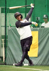 打撃練習をする森下(撮影･上田博志)