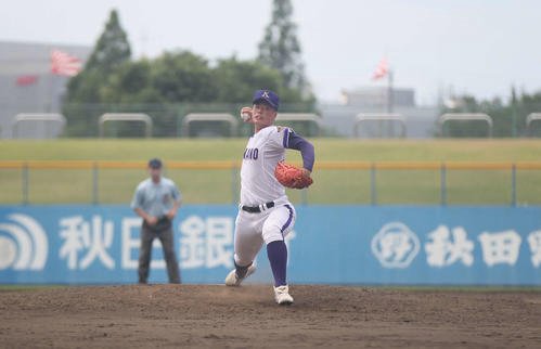 金足農対秋田西　6回から2番手で登板した金足農･吉田(撮影･高橋香奈)