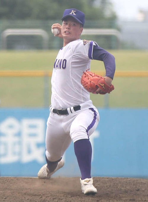 金足農対秋田西　6回から2番手で登板した金足農･吉田(撮影･高橋香奈)