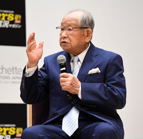 阪神タイガース実況CDマガジン創刊記念記者発表会でスペシャルトークを行う日刊スポーツ評論家の吉田義男氏＝24年4月
