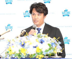 入団会見に臨むDeNA藤浪(撮影･鈴木みどり)