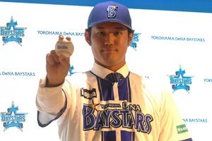 入団会見に臨む横浜DeNAベイスターズの藤浪晋太郎=2025年7月18日、横浜市