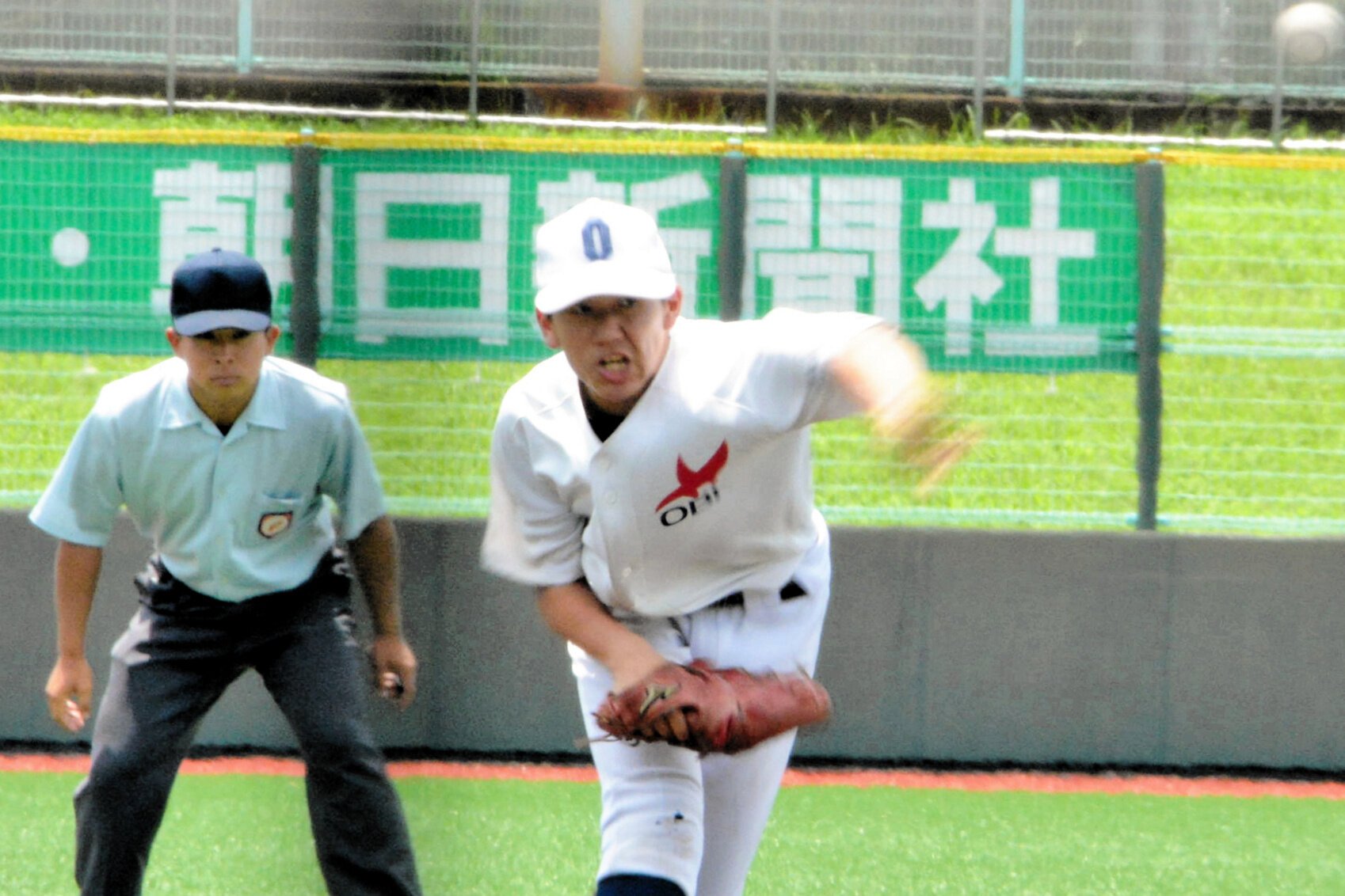 力投する大阪ビジネスフロンティアの2年生エース的羽佑真投手=2025年7月18日、GOSANDO南港、大蔦幸撮影