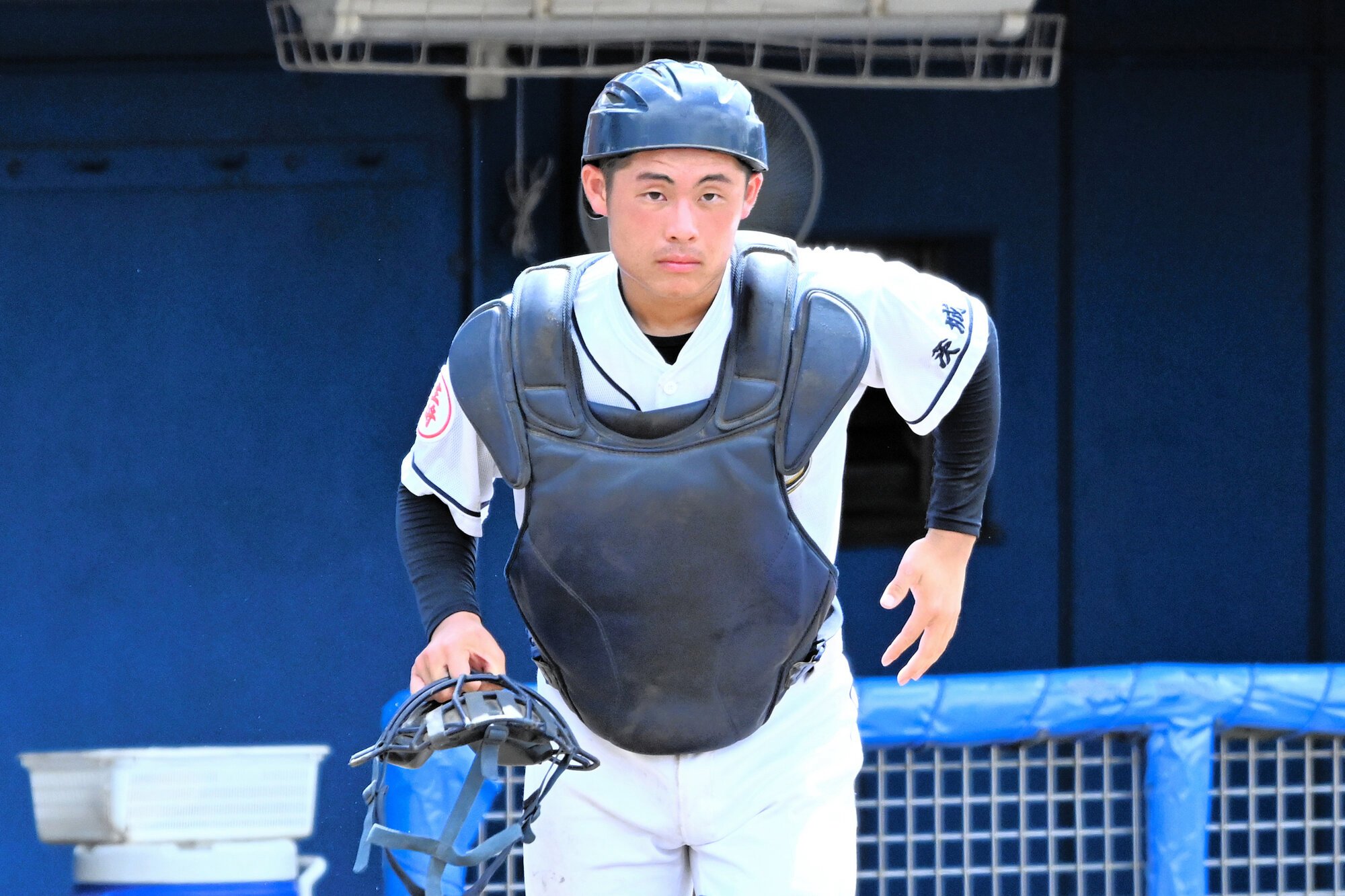 守備に就く中央の主将菊池陸斗=2025年7月18日、ノーブルスタ水戸、斎藤茂洋撮影