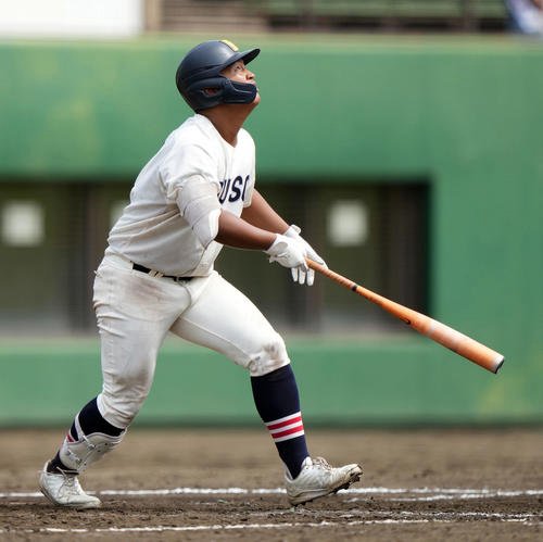 桐光学園対武相　8回裏武相1死一、三塁、同点となる右犠飛を放つ森山(撮影･小島史椰)