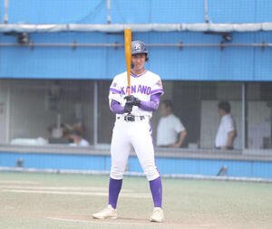 金足農対秋田西　2回、打席前に緊張した面持ちの金足農･斎藤(撮影･高橋香奈)