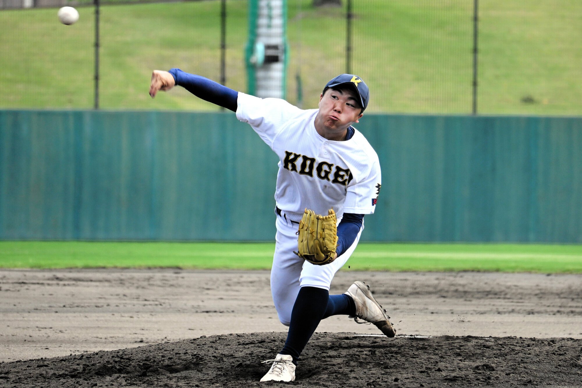 第107回全国高校野球選手権愛知大会　豊田大谷―名古屋市工芸　力投する名古屋市工芸の福島出雲投手=2025年7月18日、刈谷、鎌形祐花撮影