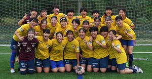 日本クラブユース女子サッカー大会(U－18)に出場する新潟レディースU－18の選手たち(撮影･小林忠)
