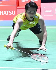 バドミントンジャパンオープン　渡辺航貴対アレックス･ラニアー　男子シングルス準決勝で点を奪われる渡辺航貴(撮影･千葉一成)