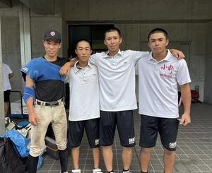 網干対小野　小野の本山兄弟と藤田兄弟。左から本山翔投手(3年)本山侑和内野手(1年)藤田篤志外野手(1年)藤田佑輔外野手(3年)(撮影･林亮佑)