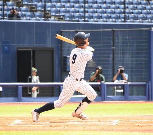 新発田戦の1回、右中間に先制となる2点適時三塁打を放つ北越･嶋