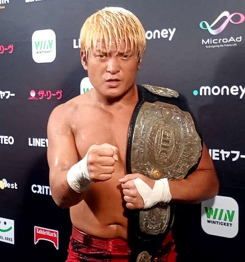 強烈な卍蹴りでOZAWAを失神させてレフェリーストップ勝ちした拳王
