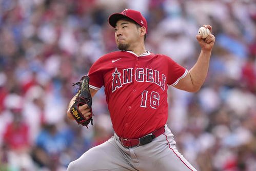フィリーズ戦で力投するエンゼルス菊池(AP)