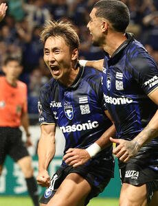 G大阪対川崎F　前半、同点ゴールを決めたG大阪倉田は雄たけびをあげる(撮影･上田博志)