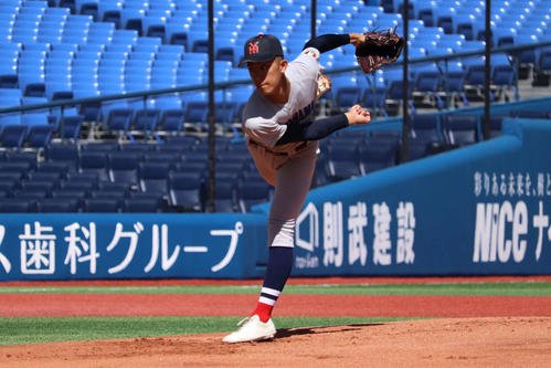 横浜先発の織田(撮影･保坂淑子)
