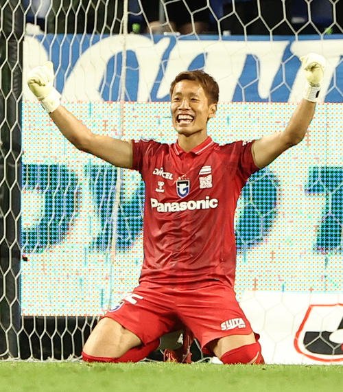 G大阪対川崎F　ガッツポーズをして勝利を喜ぶG大阪GK一森(撮影･上田博志)