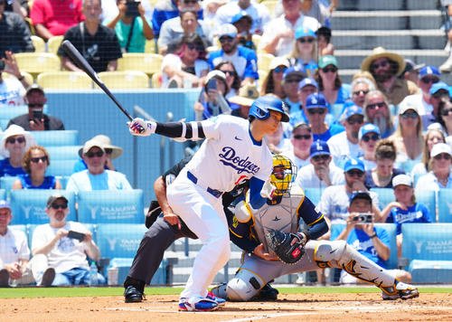 ドジャース対ブルワーズ　1回裏ドジャース無死、空振り三振に倒れる大谷(撮影･垰建太)