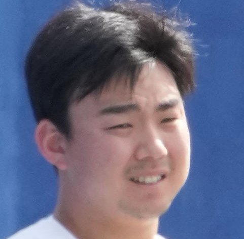 小笠原慎之介(2024年撮影)