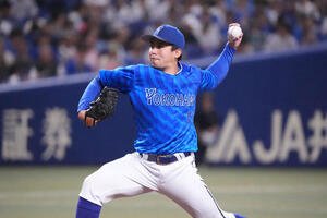 中日対DeNA 3回裏、力投するDeNA先発の東(撮影･森本幸一)
