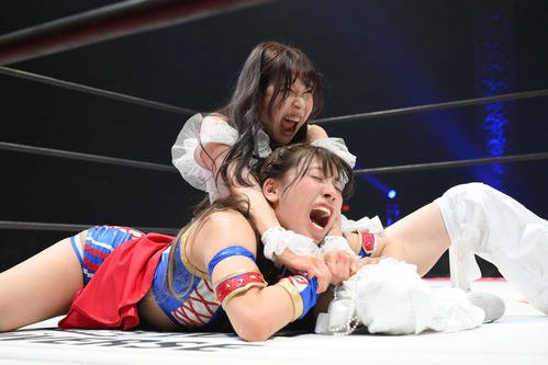 荒井優希を締め上げる瑞希(上)