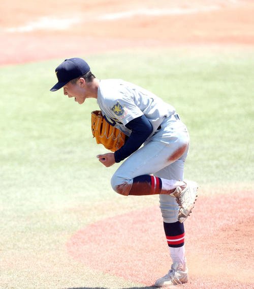 仙台育英対東北　勝利し雄たけびをあげる仙台育英･吉川(撮影･木村有優)