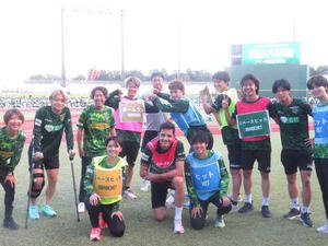 男子チームの東京Vと女子チームの日テレ東京Vベレーザのメンバーが和気あいあい