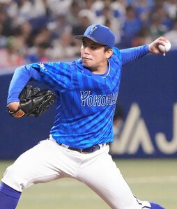 三回裏、力投するDeNA先発の東