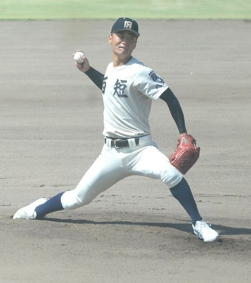 東福岡対西日本短大付　先発した西日本短大付･中野(撮影･佐藤究)