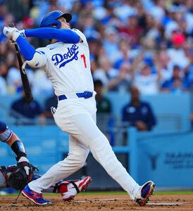 ドジャース対ツインズ　1回裏ドジャース無死一塁、2点本塁打を放つ大谷(撮影･垰建太)