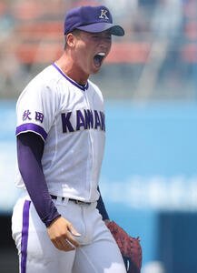 鹿角対金足農　8回表鹿角2死三塁、奈良を三振に打ち取りほえる吉田大輝(2025年7年22日撮影)