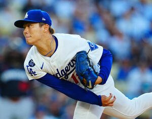ドジャース対ツインズ　力投するドジャース先発の山本(撮影･垰建太)