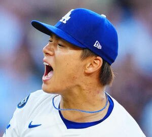 ドジャース対ツインズ　2回表ツインズ無死一塁、投球後に声を上げる山本(撮影･垰建太)