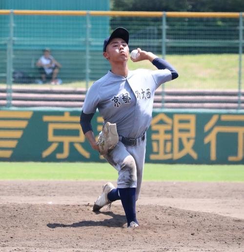 京都外大西対乙訓　京都外大西の先発志賀(撮影･林亮佑)