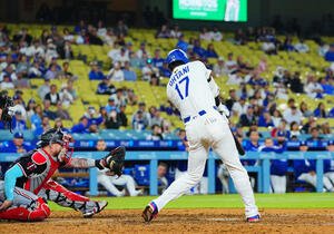 ドジャース対ツインズ　9回裏ドジャース2死三塁、2点本塁打を放つ大谷(撮影･垰建太)