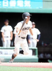 青森北対八戸学院光星　3回に打点を挙げる青森北･工藤亘(撮影･木村有優)