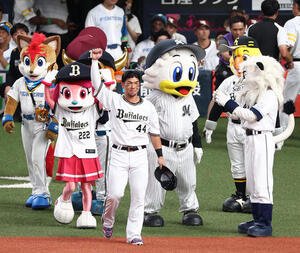 全パ対全セ　第1戦MVPを獲得した頓宮(撮影･上田博志)