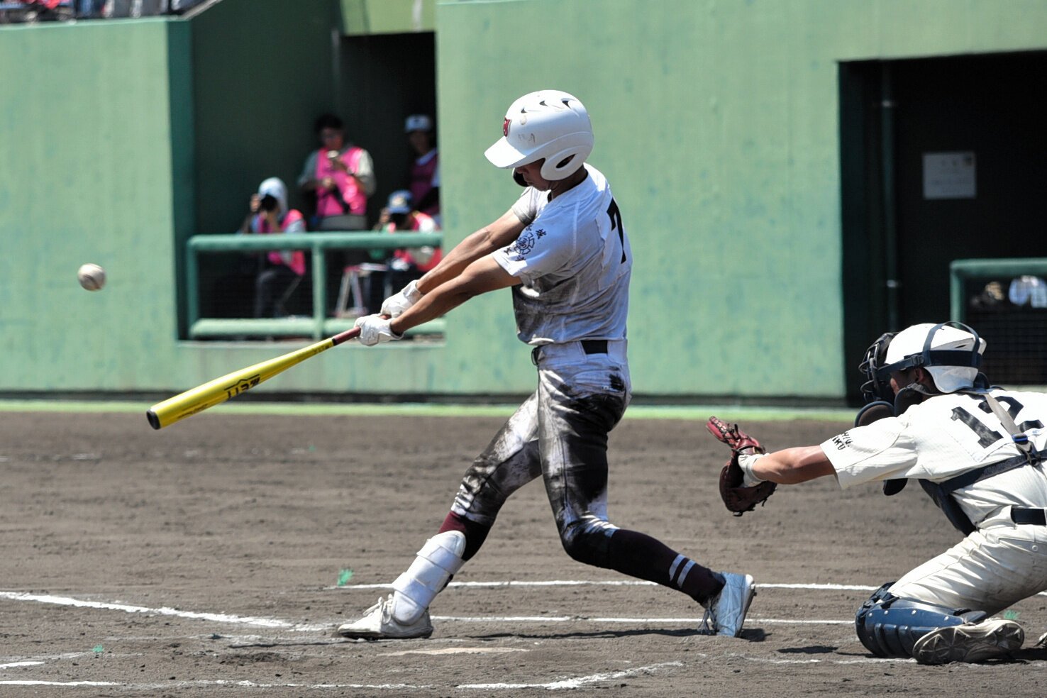 適時打を放つ常総学院の浜崎伶央=2025年7月23日、Jスタ土浦、斉藤勝寿撮影